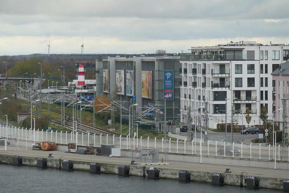 Ferienwohnungen -Am Strom 41- In Warnemuende Rostock Exterior photo